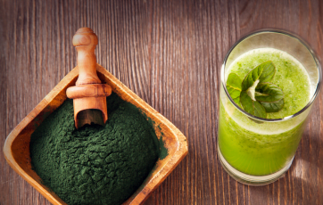 [:en]Spirulina offers a lot of benefits to the body.[:]